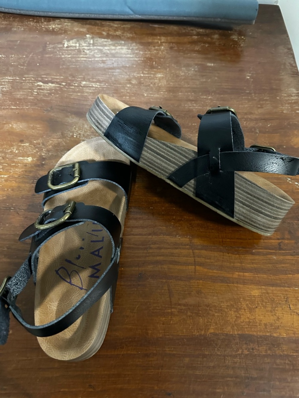 Black Triple-Buckle Women’s Sandals with Adjustable Straps - Picture 3 of 3